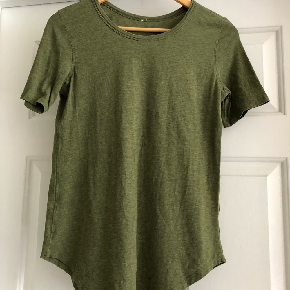Lululemon t shirt